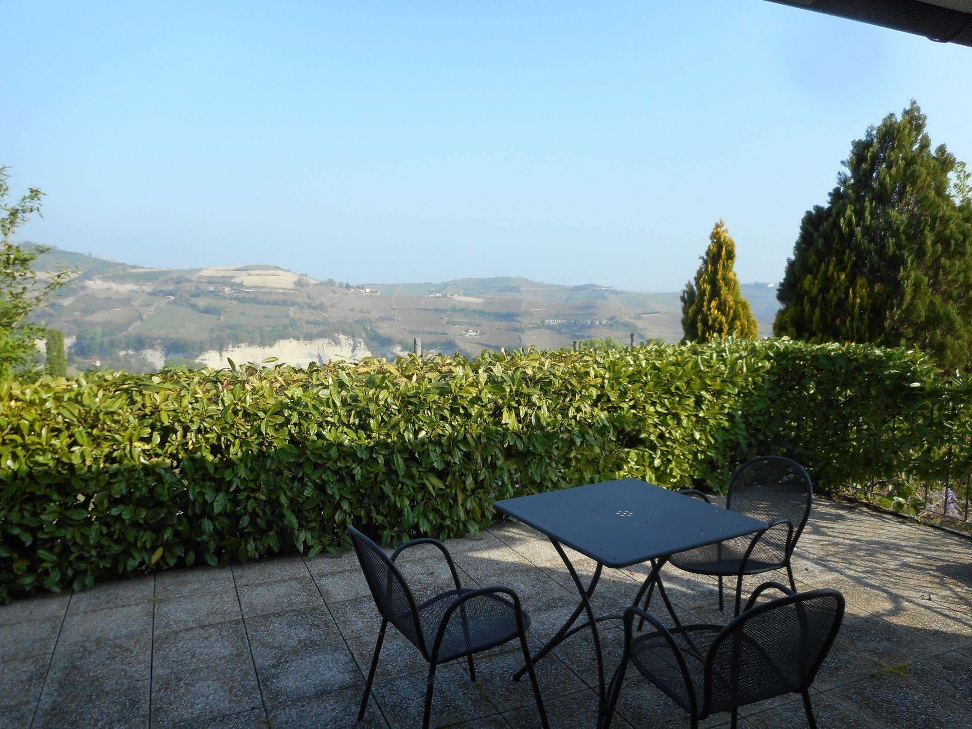 Agriturismo Cascina Serra Cossano Belbo Exteriör bild